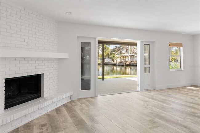 Building Photo - 4543 Carson St NE