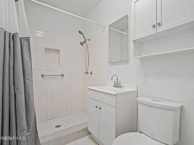 Building Photo - 3222 Frankfort Ave