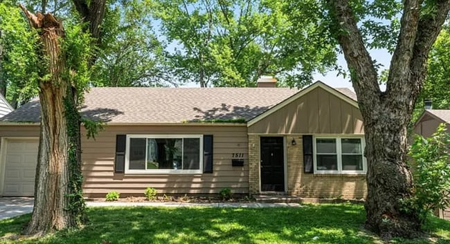 Primary Photo - Charming Prairie Village Ranch for Rent in...