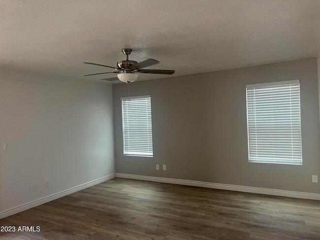 Building Photo - 1733 N La Rosa Dr