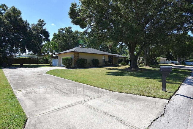 Building Photo - 1715 High Point Dr
