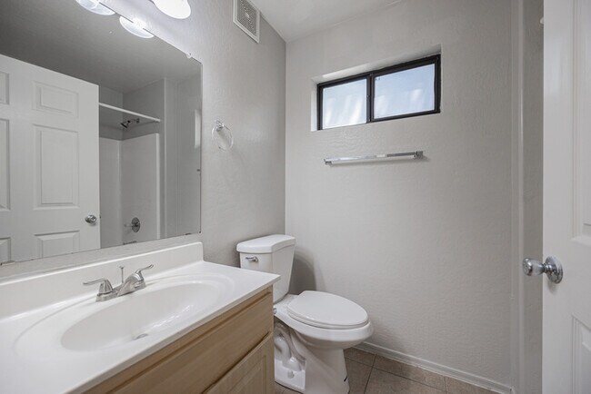 Building Photo - 1287 N Alma School Rd