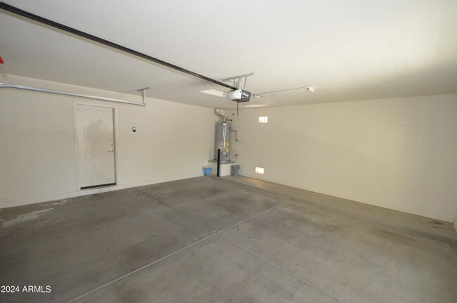 Building Photo - 1680 W Swan Pl