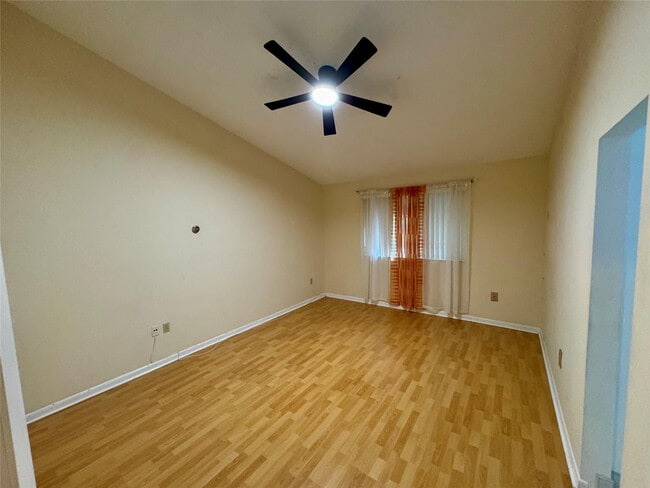 Building Photo - 604 N University Dr