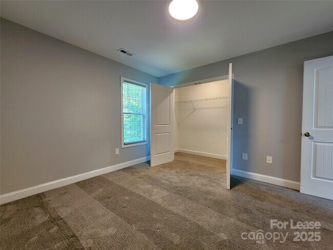 Building Photo - 1311 N Juniper Ave