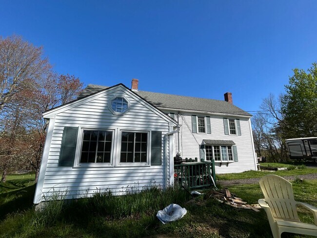 Building Photo - Authentic 3 bedroom New England Colonial! ...