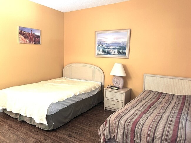 Building Photo - Furnished 2 Bedroom, 2 Bath, 2nd Floor Con...