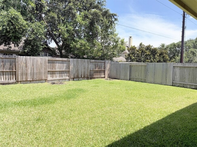 Building Photo - 6351 Applewood Forest Dr