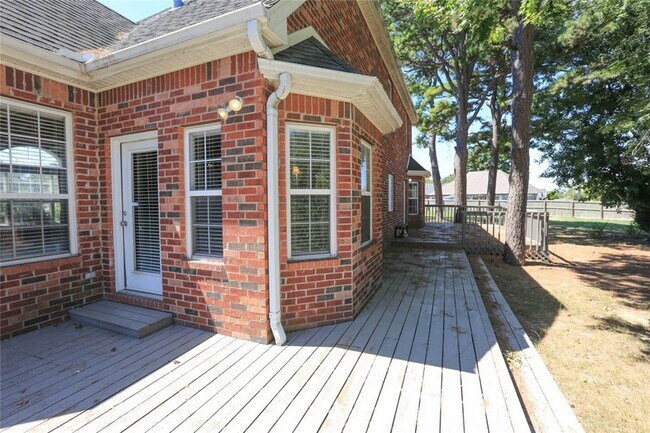 Building Photo - 5300 S 44th Pl