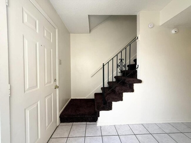 Building Photo - 1620 Newport Pl