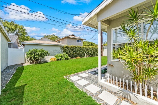 Building Photo - 6721 E La Marimba St