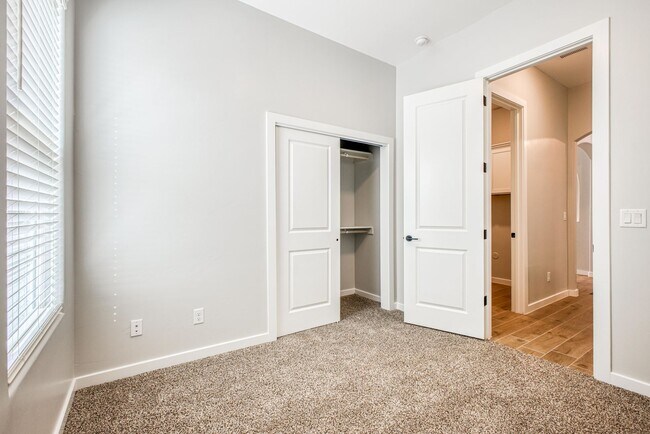 Building Photo - Beautiful East side House 4 bed-2.5 baths, part of The  Club that includes Swimming Pool, Gym, Te...