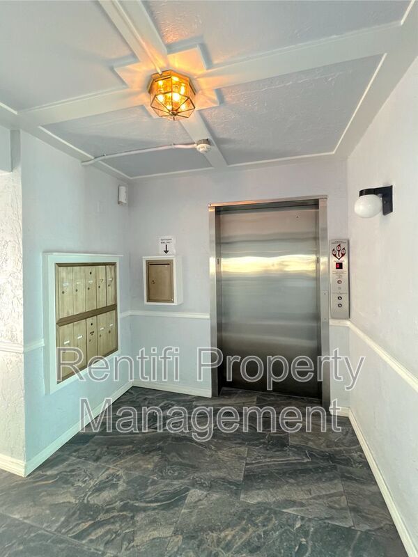 Building Photo - 2711 First Street