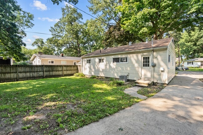 Building Photo - 5310 Winona Dr