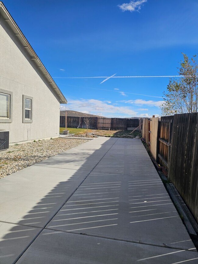 Building Photo - Cold Springs Beauty - Immaculate Newer Hom...