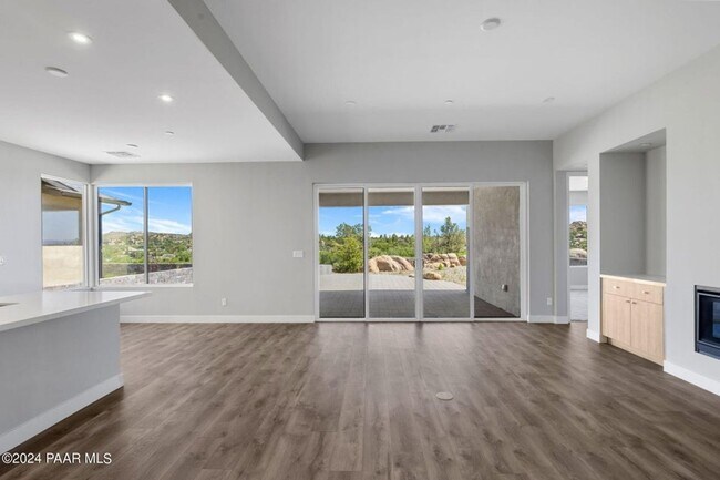 Building Photo - Beautiful Home in a Stunning 55+ Community...