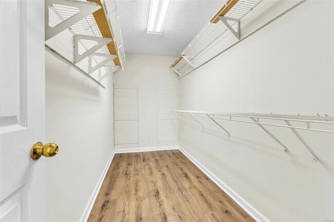 Building Photo - 7406 Mill Ridge Ct