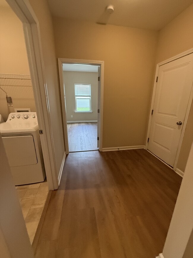 Building Photo - 222 Skyway Dr