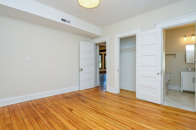 Building Photo - 27 Hubinger St