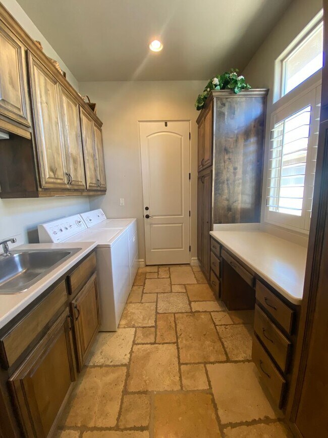 Building Photo - Unfurnished Home in Sunbrook!