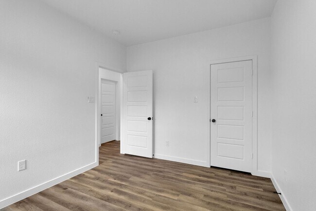 Building Photo - 106 Runnels St