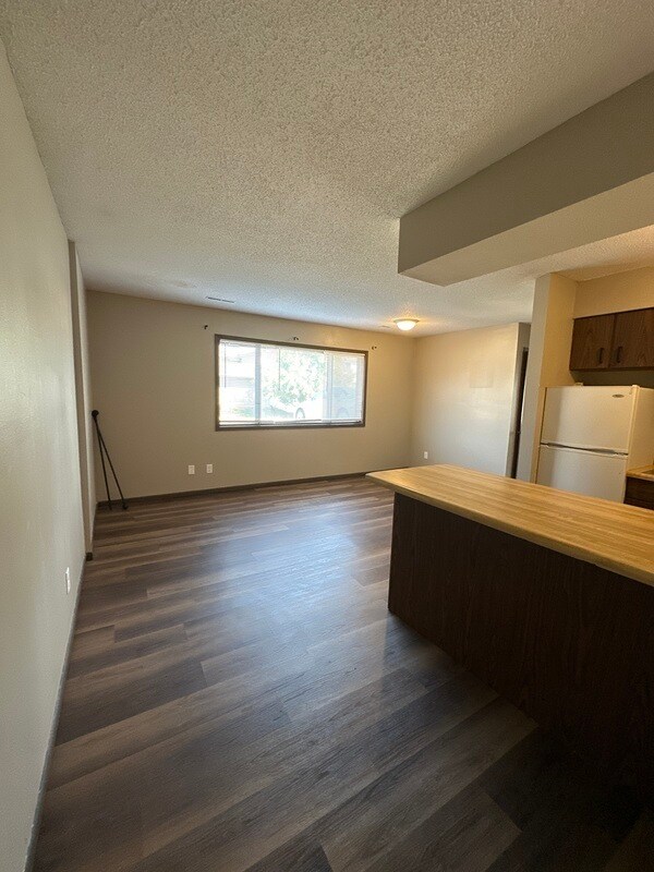 Building Photo - 980 Eisenhower Rd