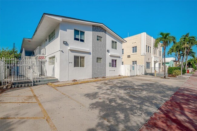 Primary Photo - 6910 Bay Dr