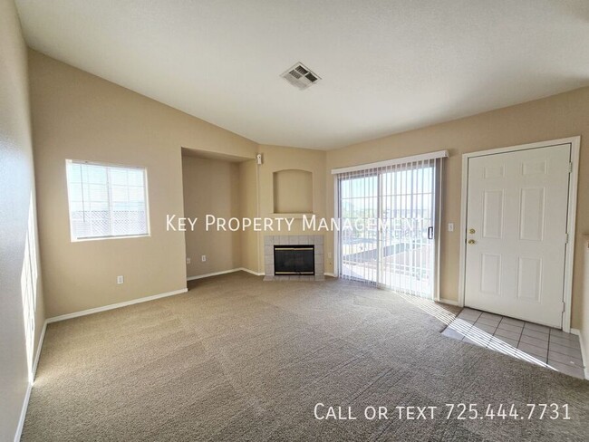 Building Photo - 3 BEDROOM/2 BATH CONDO IN THE NORTHEAST W/...