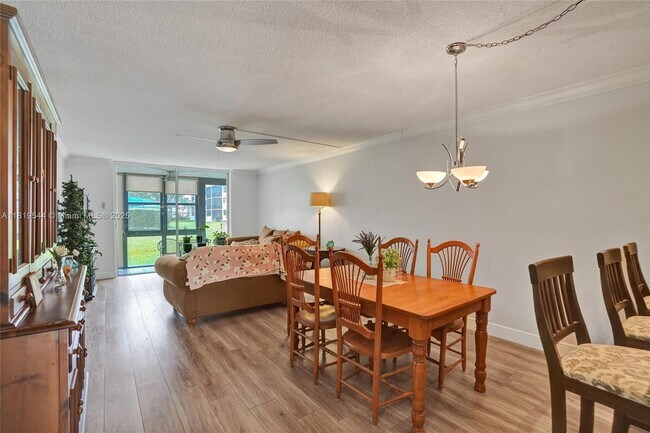 Building Photo - 9410 N Hollybrook Lake Dr