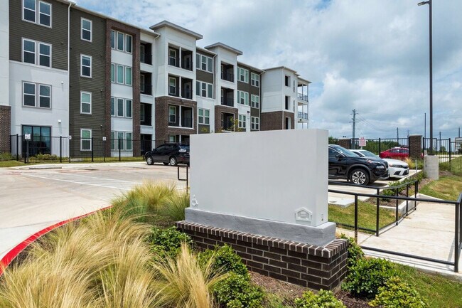 Building Photo - 12100 1/2 Ferrystone Glen Drive-SI ID1343252P