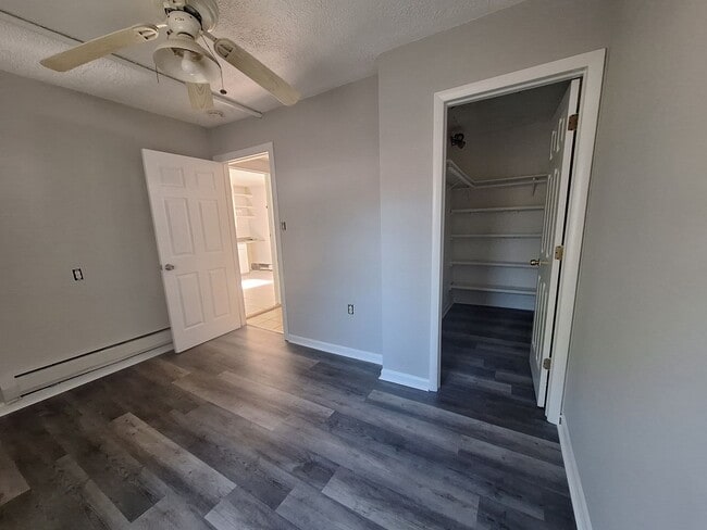 Building Photo - Charming 3 bedroom ranch