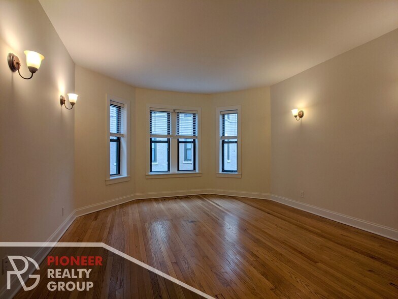 Building Photo - 4036 N Ashland Ave