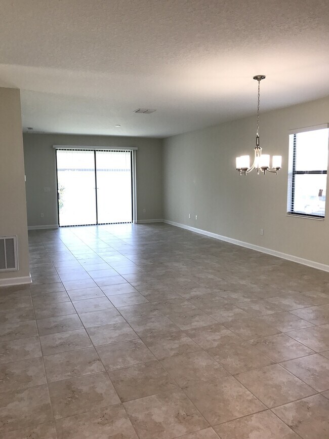 Building Photo - 3/2 Plus Den Located in Summerlake $2895