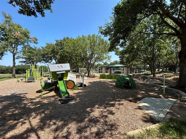 Building Photo - 8411 Glen Canyon Dr
