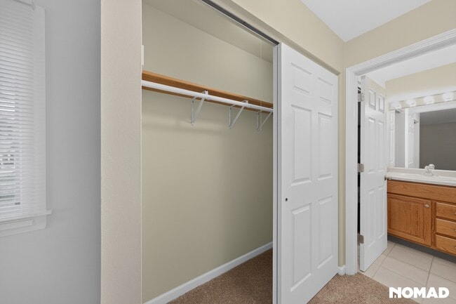 Building Photo - 1420 Stonebridge Cir
