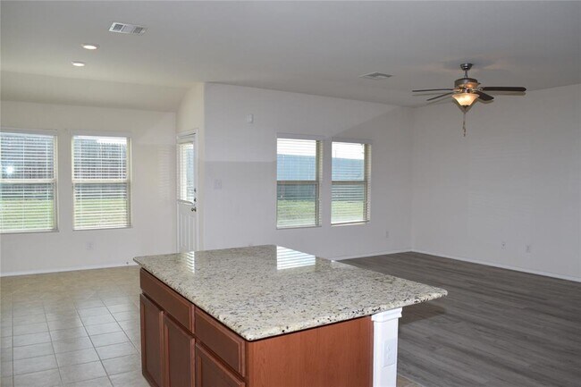 Building Photo - 2021 Pitkin Dr