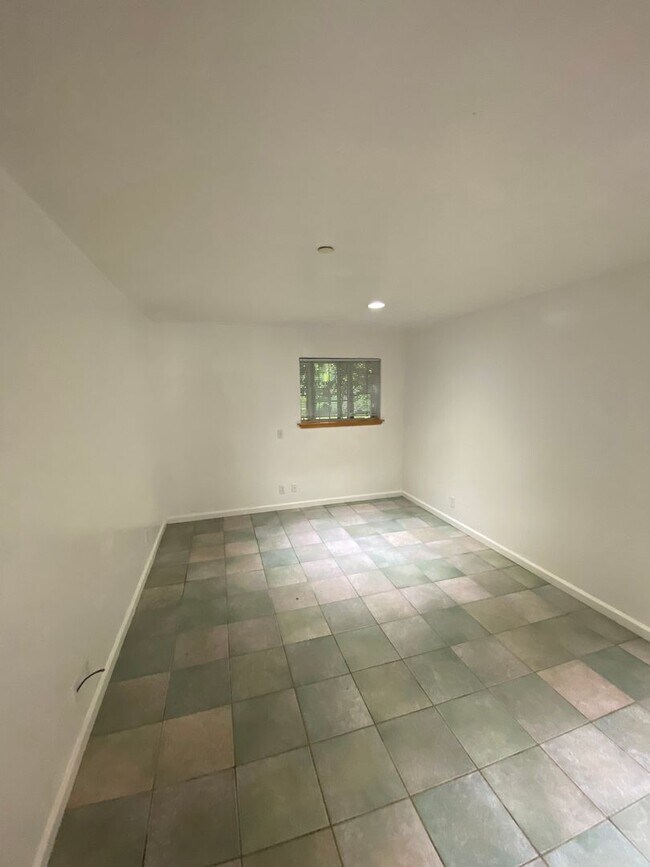 Building Photo - 6535 El Nido Ln