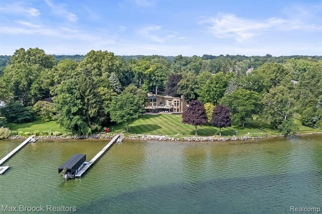 Building Photo - 3333 W Shore Dr