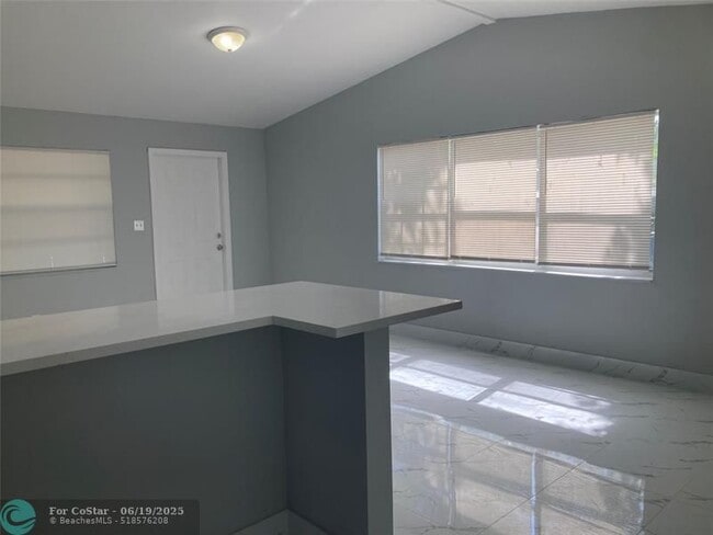 Building Photo - 1542 NW 17th St