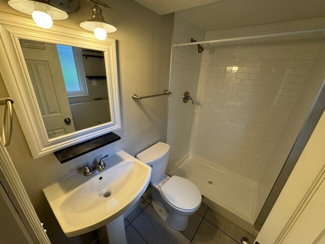 Building Photo - Stylish Tri-Level with Bonus Living Space ...