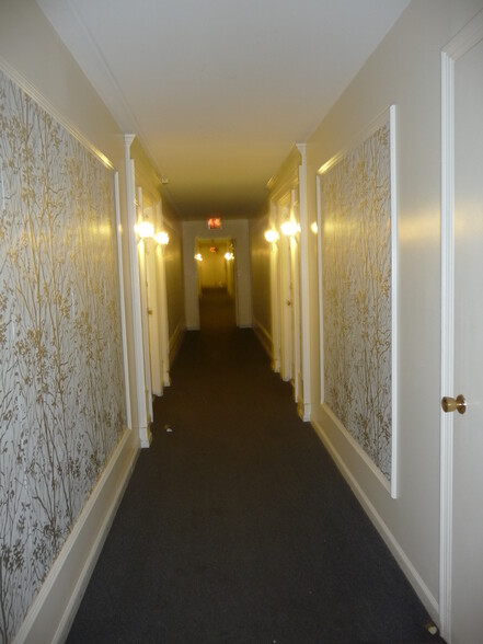 Building Photo - 5000 Carriageway Dr