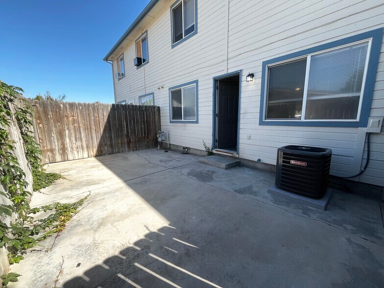 Building Photo - 2511 E Spruce St