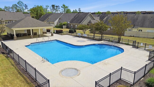 Building Photo - 211 Louisville Dr