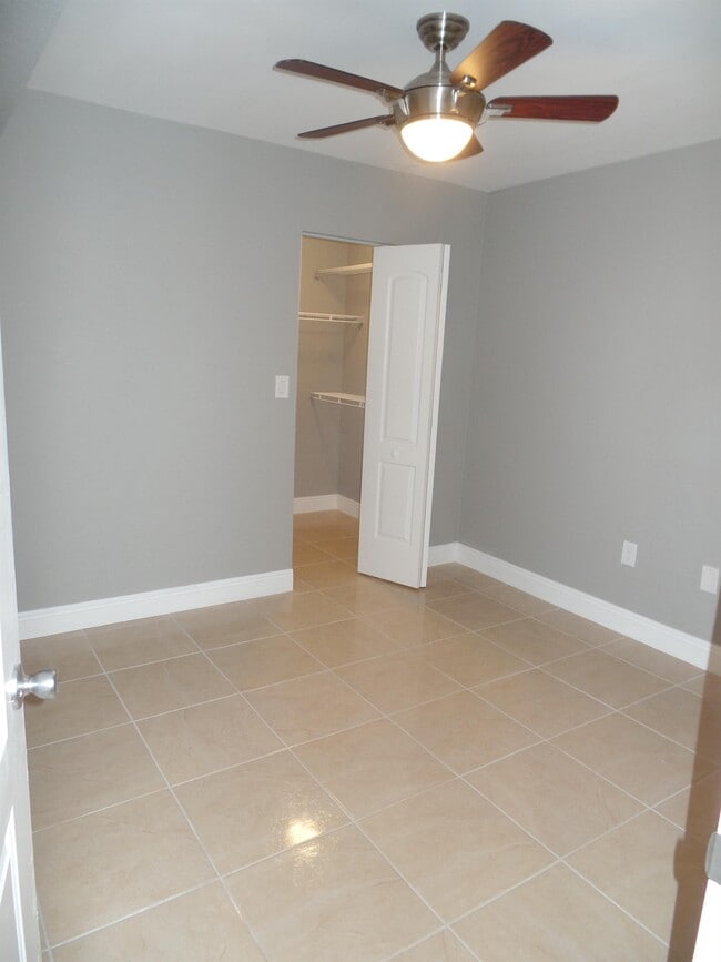 Building Photo - 2890 N Oakland Forest Dr