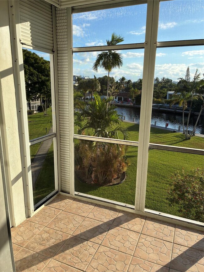 Building Photo - 2970 NE 16th Ave