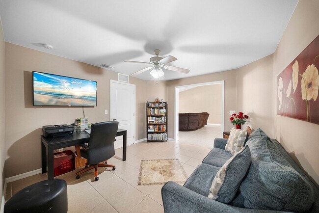 Building Photo - Beautiful 3 bedrooms 2 bathrooms single family home in Lehigh Acres