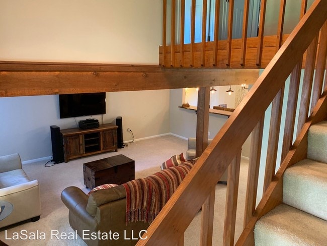 Building Photo - 596 Mountain Rd