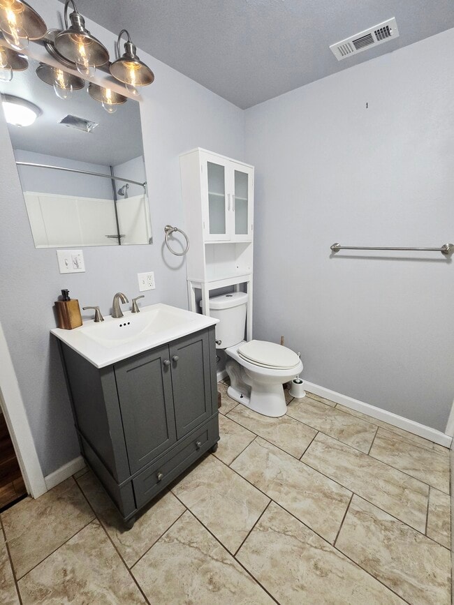 Building Photo - 62464 E Brightwood Loop Rd