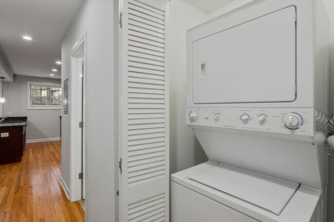 Building Photo - 7359 N Ashland Blvd