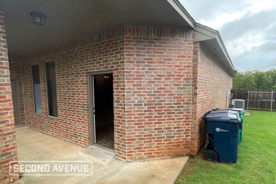Building Photo - 1509 Kingsridge Dr